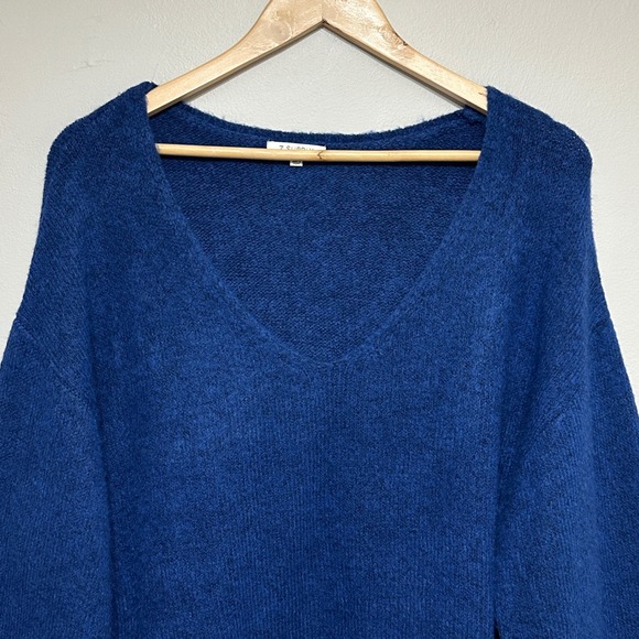 Z Supply Oversized V-Neck Sweater Womens M Cozy Pullover Slouchy Lounge Fuzzy - Picture 2 of 12